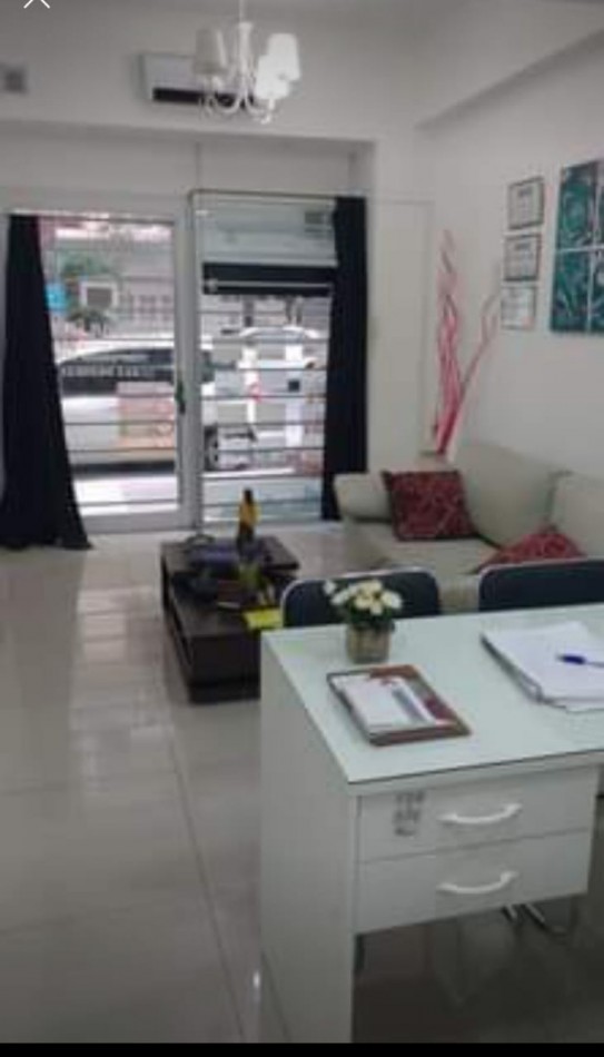 Oportunidad ! Local Comercial en excelente zona Permuta por depto menor valor.