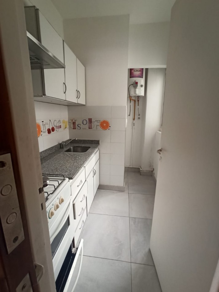 Departamento 2 ambientes zona centro. U$s 50.000 libres de gastos.