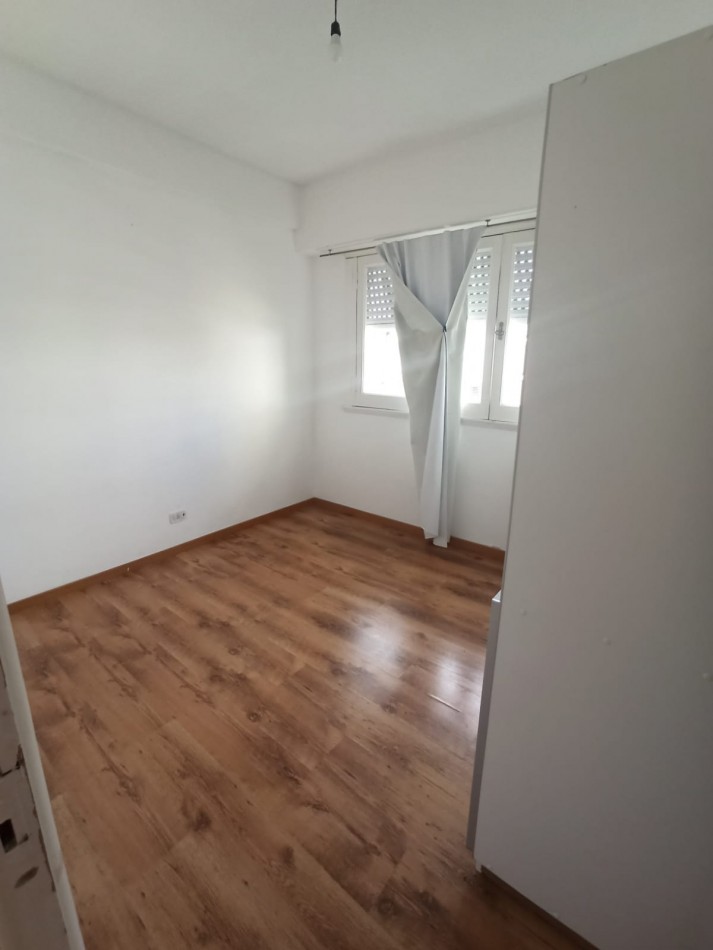 Departamento 2 ambientes zona centro. U$s 50.000 libres de gastos.