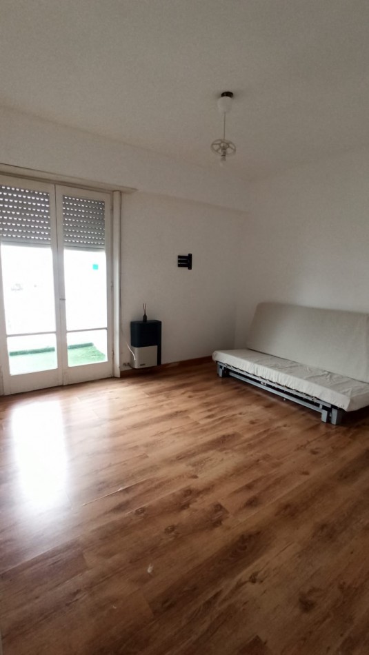 Departamento 2 ambientes zona centro. U$s 50.000 libres de gastos.