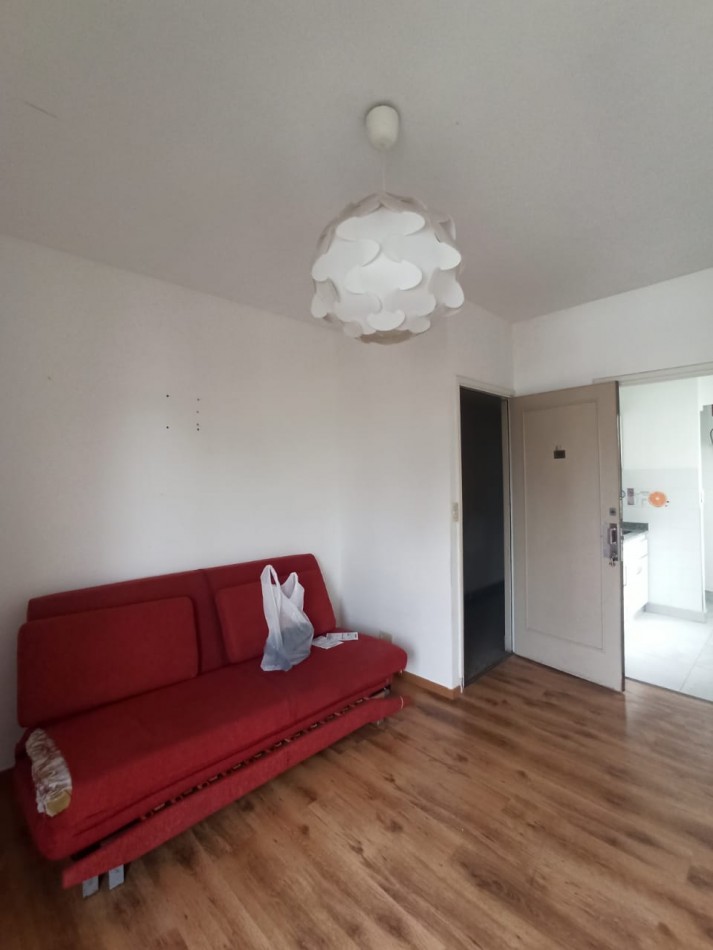 Departamento 2 ambientes zona centro. U$s 50.000 libres de gastos.