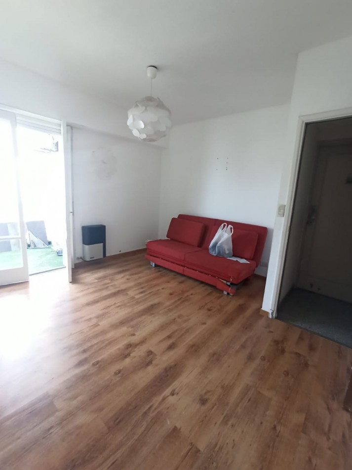 Departamento 2 ambientes zona centro. U$s 50.000 libres de gastos.