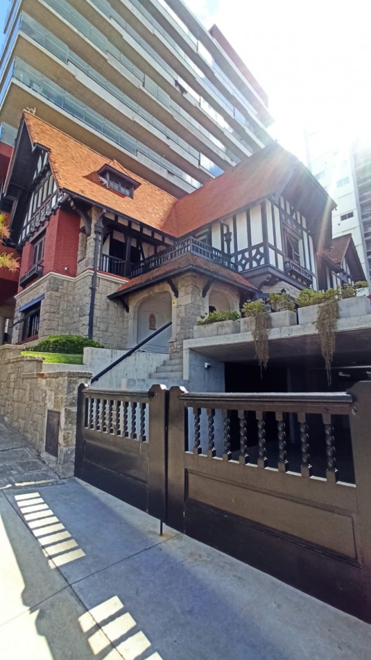 Chalet Historico Mar del Plata , frente al Mar Alquiler Temporada 2024