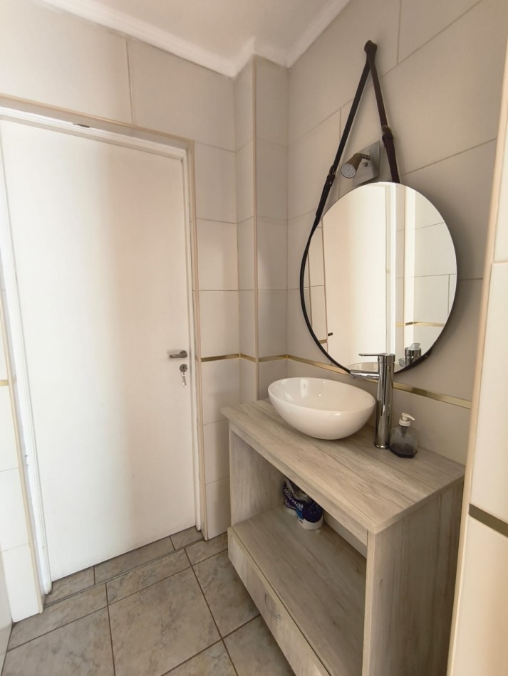 Casa Estilo Modero, con quincho y departamento.