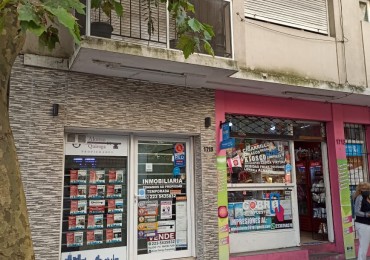 Oportunidad ! Local Comercial en excelente zona Permuta por depto menor valor.